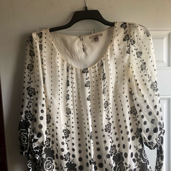 Roz & Ali Blouse. 1X - Picture 3 of 7